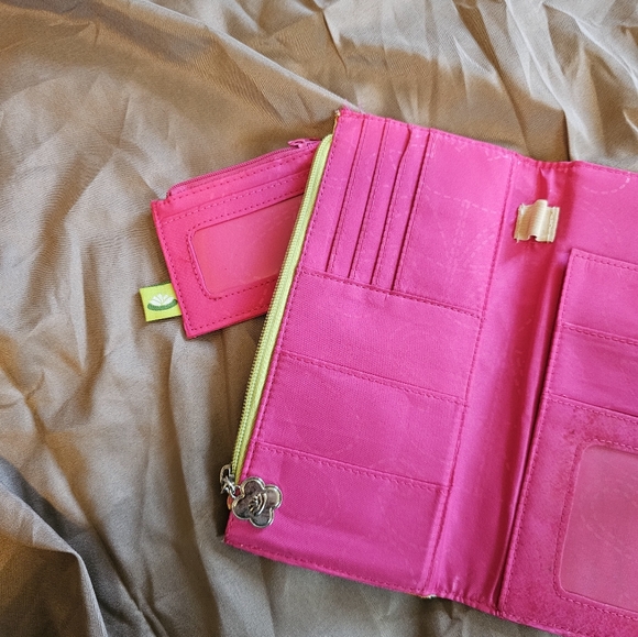 Lily Bloom Lg Hand wallet - Picture 4 of 4